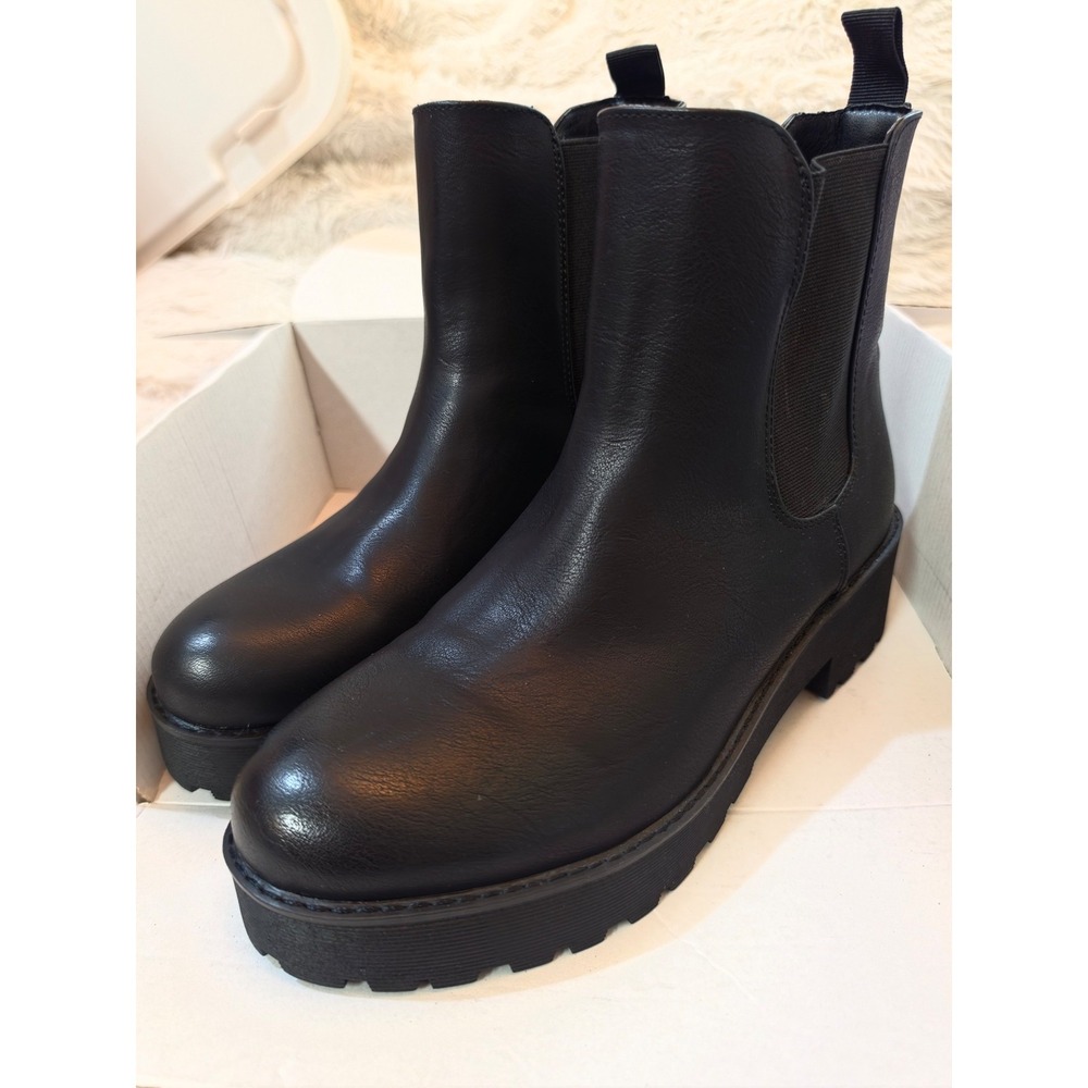 NWOB Dirty Laundry Black Vegan Leather Platform Chelsea Boots - Women's 9.5